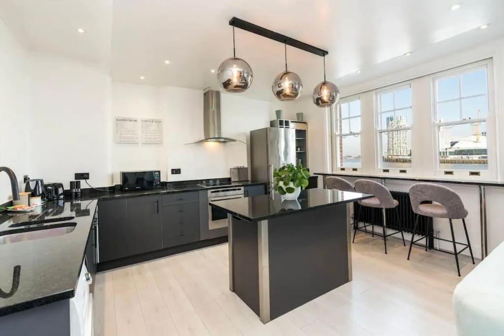 3 X Bedroom Riverside Flat With Hot Tub On Roof Terrace Londres Exterior foto