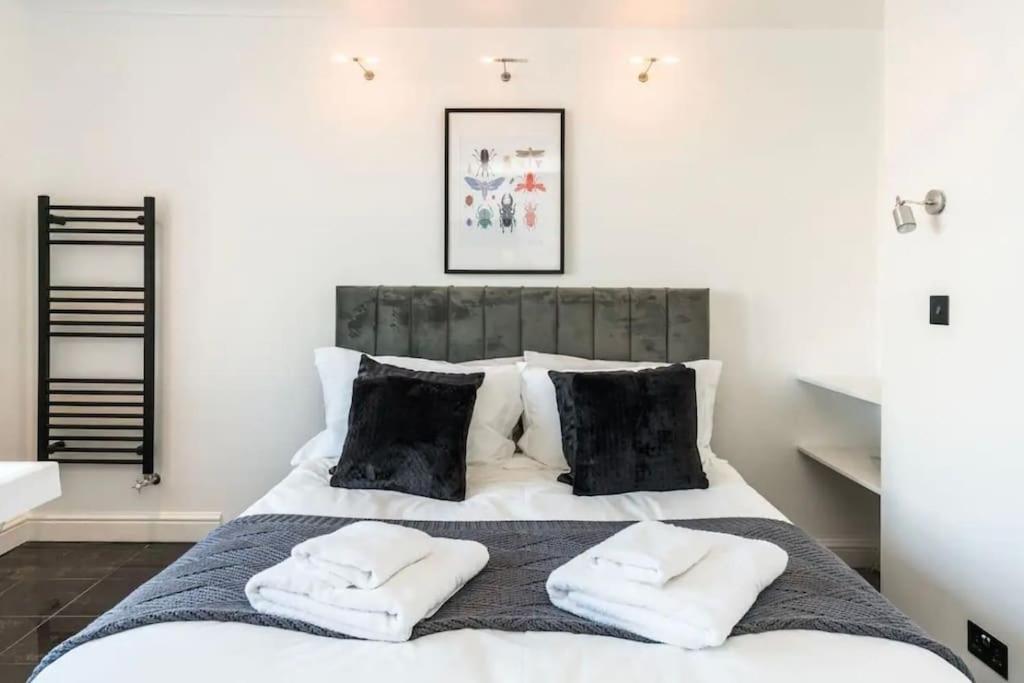 3 X Bedroom Riverside Flat With Hot Tub On Roof Terrace Londres Exterior foto