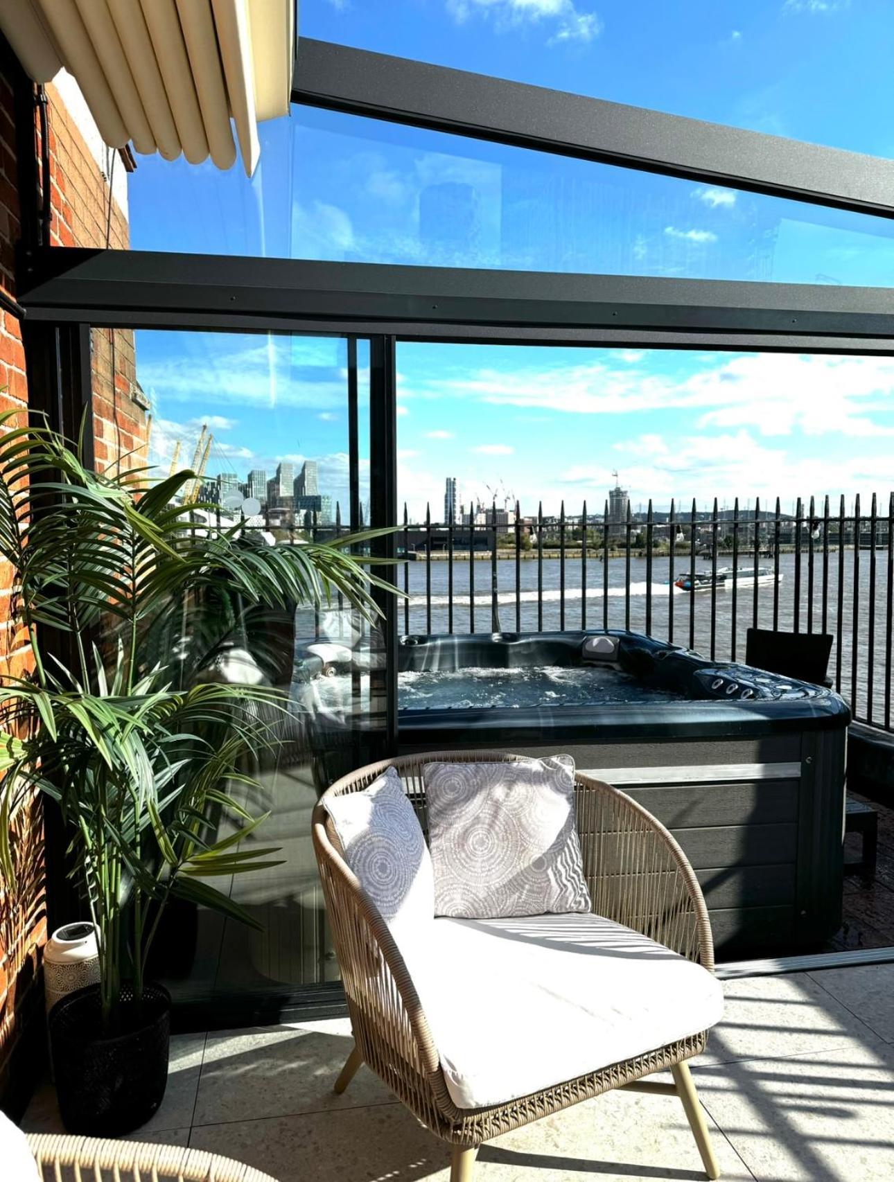 3 X Bedroom Riverside Flat With Hot Tub On Roof Terrace Londres Exterior foto