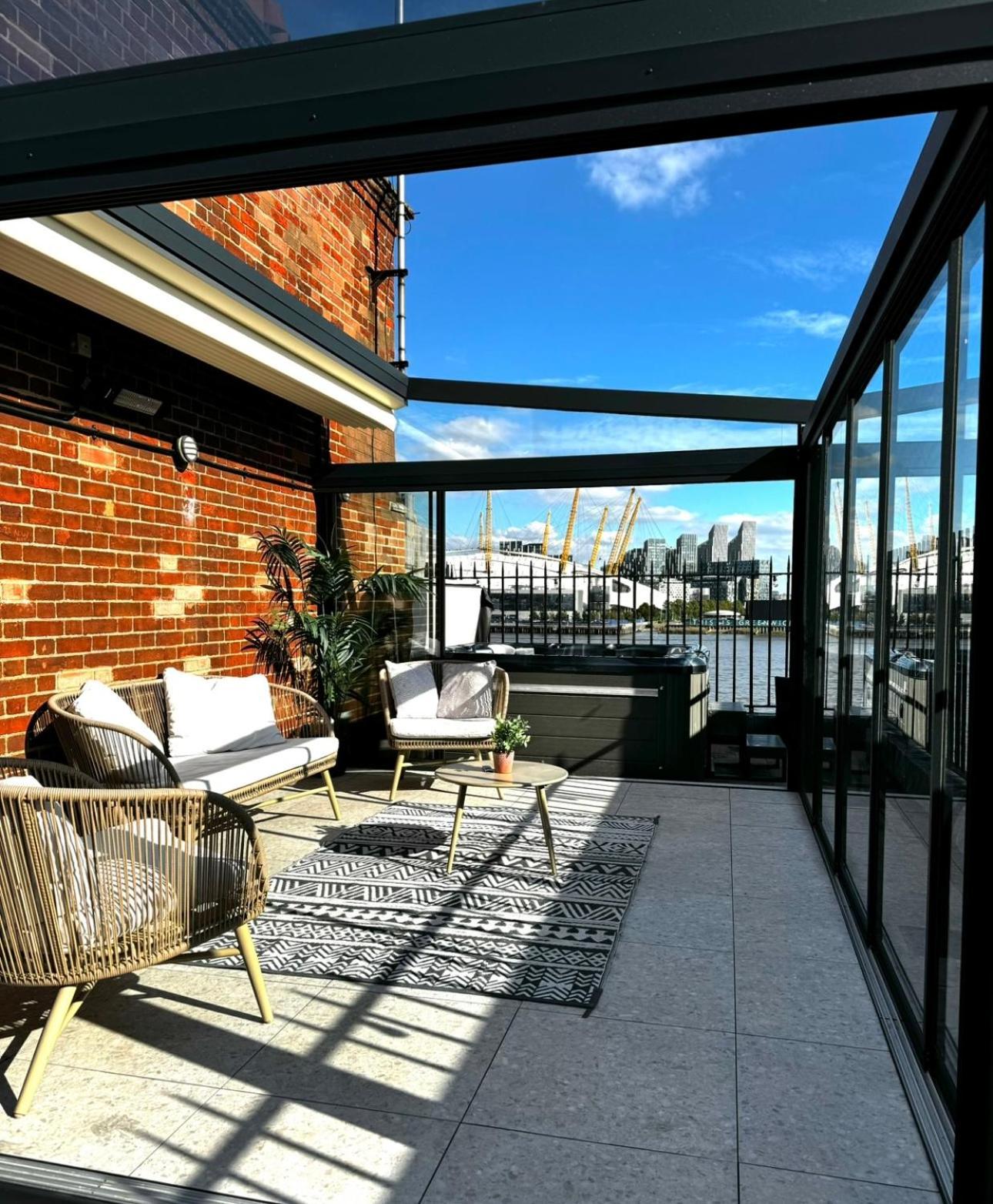 3 X Bedroom Riverside Flat With Hot Tub On Roof Terrace Londres Exterior foto